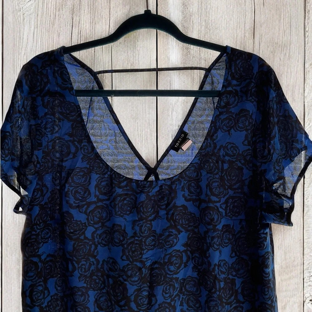 Torrid Floral Blouse - Size 0X - Picture 4 of 9